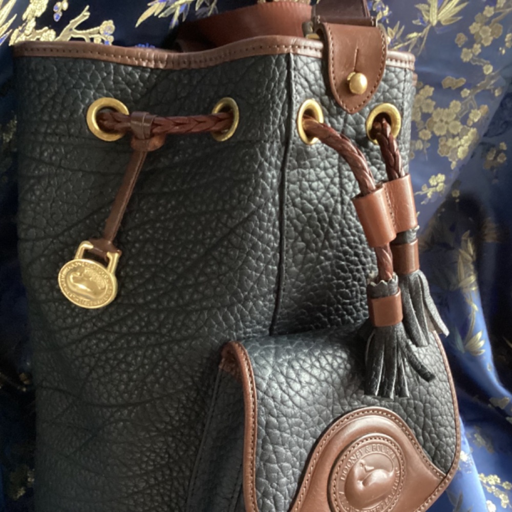 Authentic Vintage Dooney&Bourke Pebble Leather Sling Back Bucket Handbag - Picture 6 of 15